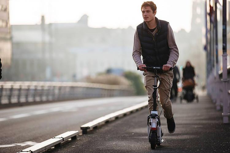 В Финляндии начали штрафовать за опасные маневры на самокате
