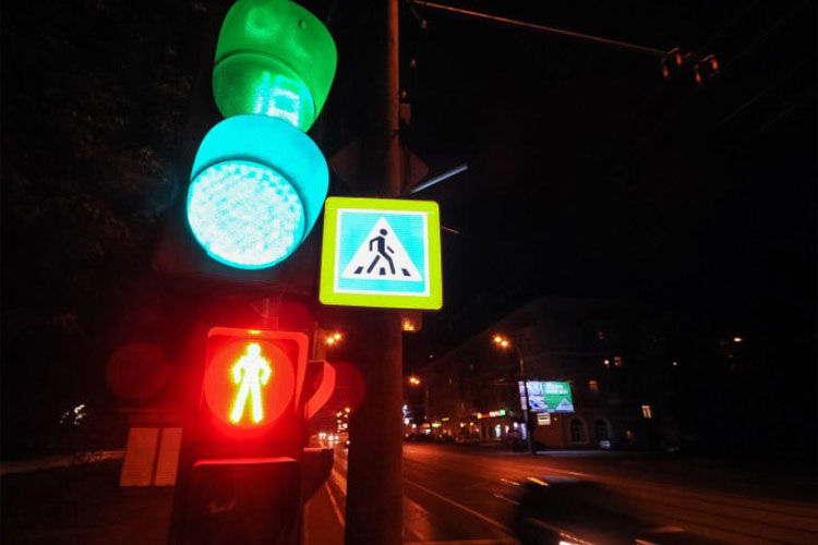 В Баку пьяный пешеход попал под машину