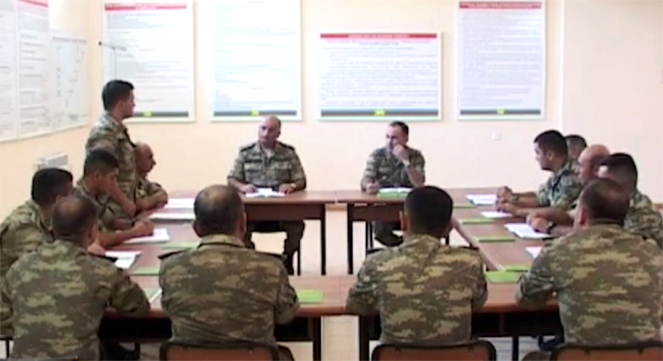 В прифронтовой зоне для азербайджанских солдат проведены учебно-методические занятия