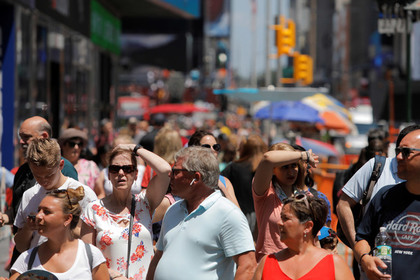 Толпа устроила давку в центре Нью-Йорка из-за похожих на стрельбу звуков
