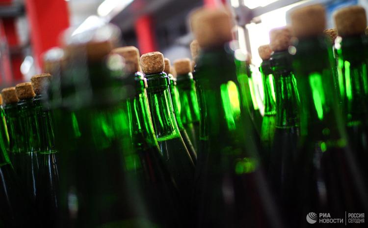 Жителя Петербурга будут судить за выброшенную с 15 этажа бутылку
