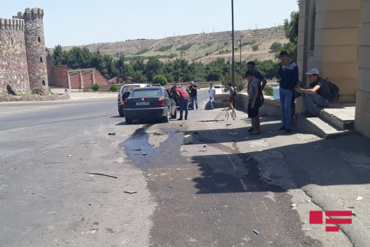 В Товузе столкнулись два автомобиля, есть раненые