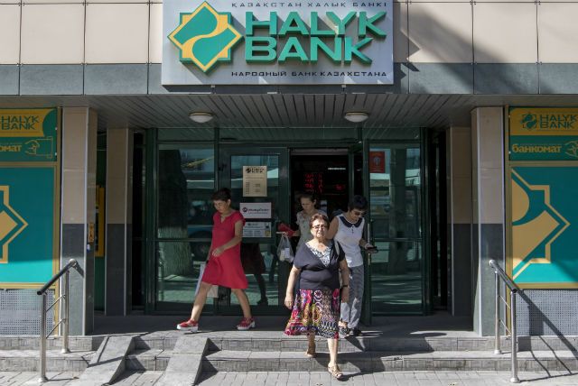 Казахстанцы получат $260 млн госпомощи на погашение долгов 