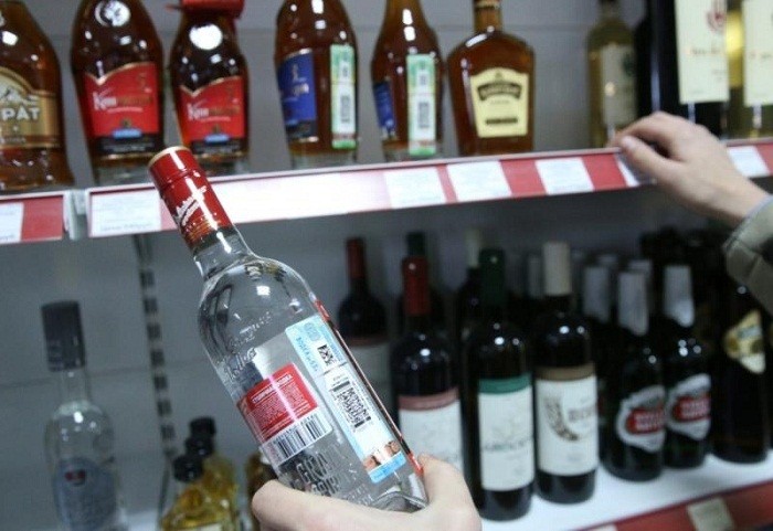 В Баку сотрудник фирмы украл спиртного на 13 тыс. манатов
