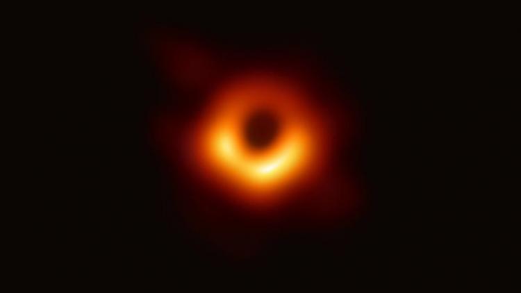 Ученые обнаружили высокую активность черной дыры
