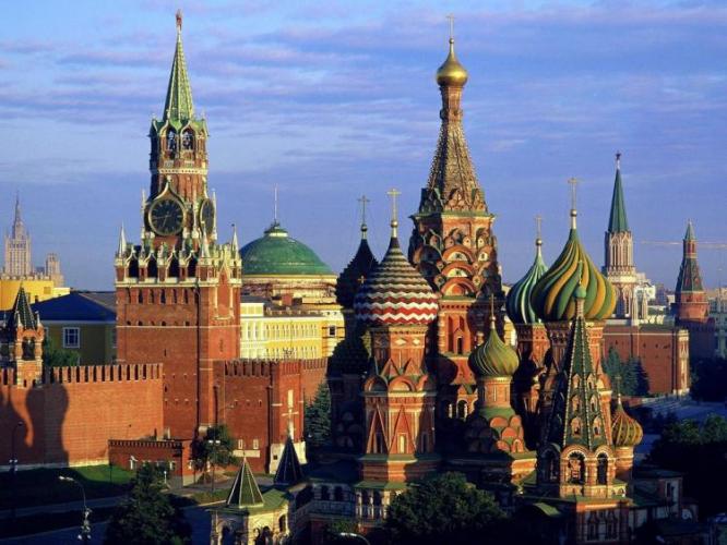 На территории Кремля обезвредили бомбу
