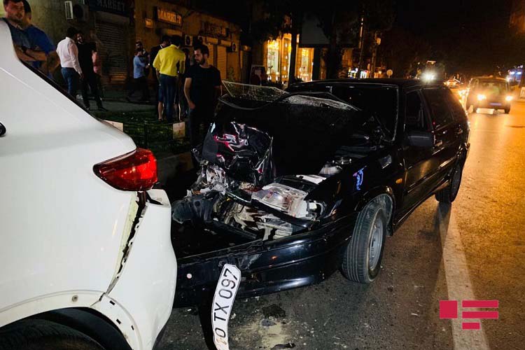 В Баку пьяный водитель пытался скрыться с места ДТП - ФОТО - ВИДЕО