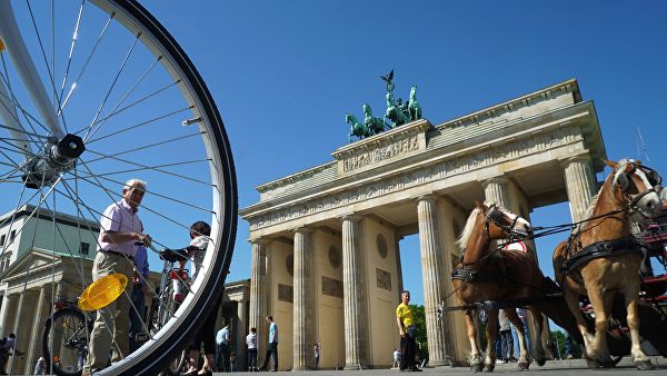 В Германии аттракцион закрыли из-за сходства со свастикой