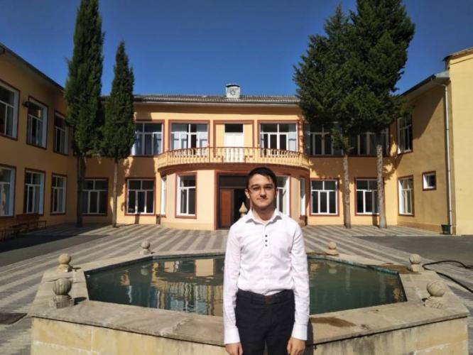 В Азербайджане студент, набравший 660 баллов, отказался учиться в Баку

