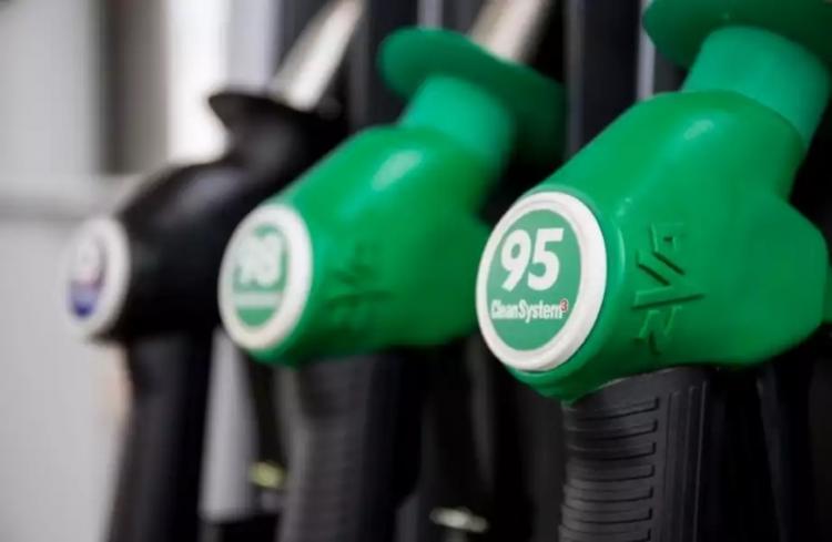 Азербайджан сократил импорт из России бензина Premium Euro-95