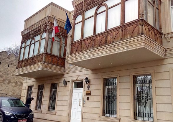 В 40-градусную жару азербайджанцы собрались у посольства Польши – ОБЩАЯ ПРОБЛЕМА БАКУ, ТБИЛИСИ И ЕРЕВАНА

