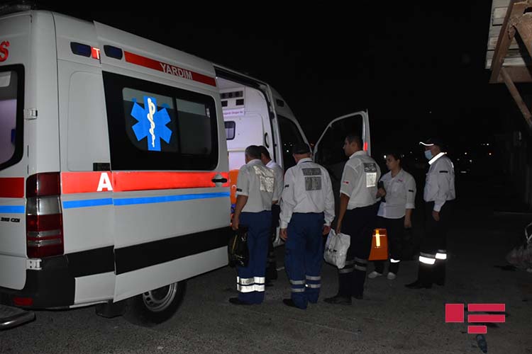 В Баку столкнулись два автомобиля, есть пострадавший