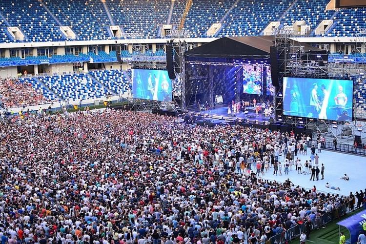 В Алжире из-за давки на концерте погибли 5 человек: выступление не прервали - ВИДЕО