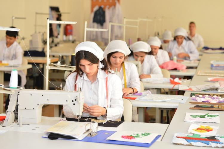 В Азербайджане начинается прием документов на вакантные места в учреждения профобразования