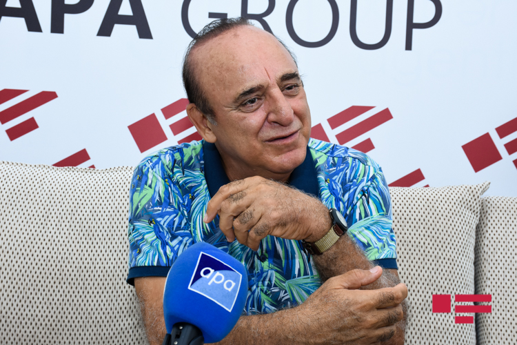 Заслуженный артист Азербайджана: «Я передал 70 тысяч рублей Эльчибею»