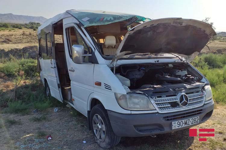 Стали известны причины аварии микроавтобуса в Гаджигабуле - ОБНОВЛЕНО - ФОТО