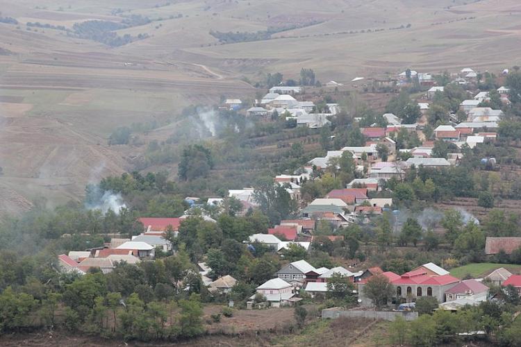 В азербайджанском селе соседи пришли на поминки, но попали в больницу