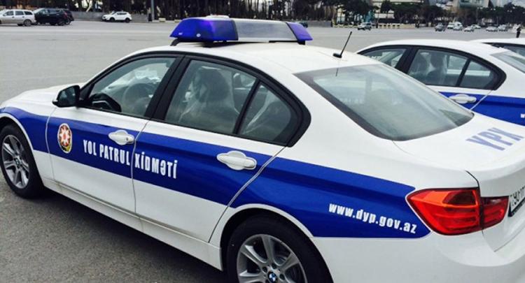 В Баку машина сбила сотрудника дорожной полиции  