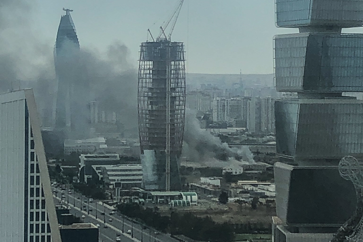 В Баку потушен пожар в цехе по изготовлению красок - ОБНОВЛЕНО - ФОТО