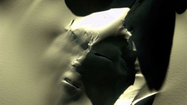 Гигантское человеческое "лицо" в Антарктике озадачило весь мир - ВИДЕО