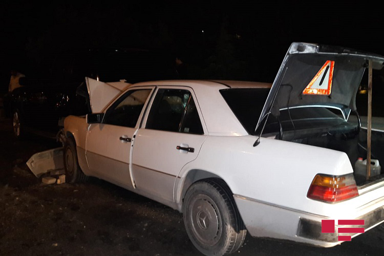 В Баку Mercedes врезался в Range Rover, пострадала женщина - ФОТО - ВИДЕО