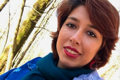 Иранская правозащитница получила 15 лет тюрьмы за снятие хиджаба
