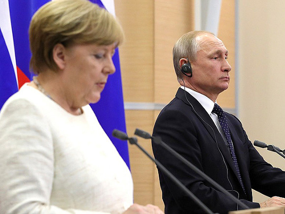Меркель и Путин по телефону обсудили транзит газа и ситуацию в Сирии
