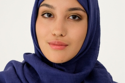 Россиян возмутила первая в стране реклама одежды с моделью в хиджабе
