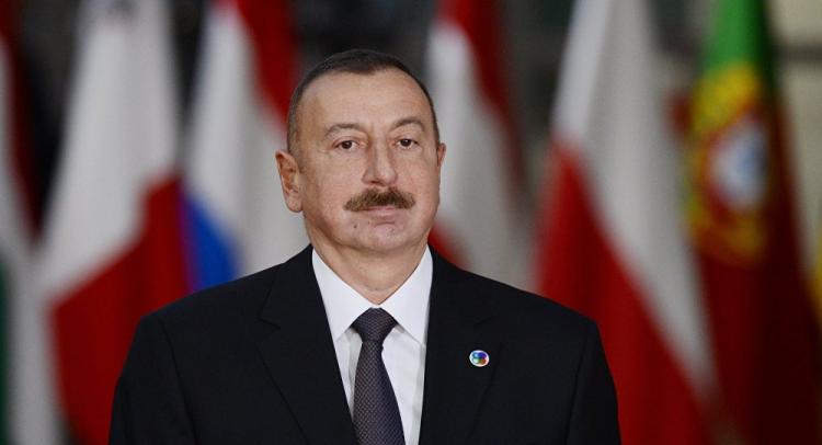 Ильхам Алиев поздравил главу Кыргызстана