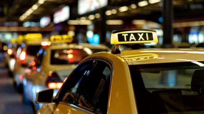 В Баку пассажиры ограбили водителя такси
