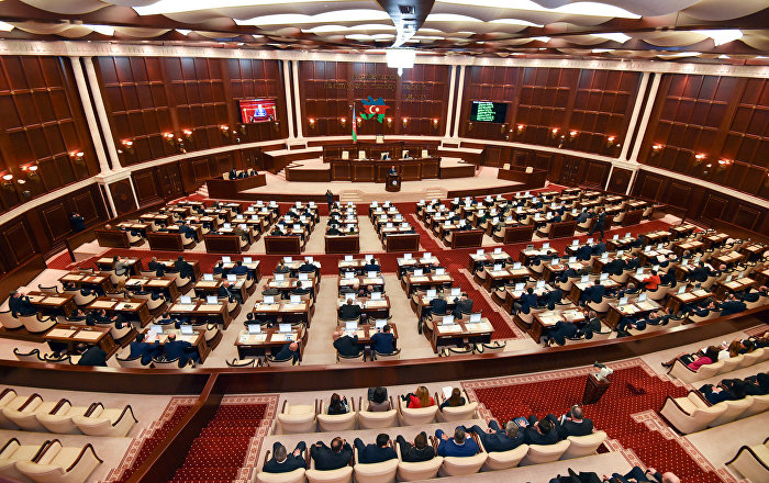 Парламент Азербайджана зачитал текст обращения к Ильхаму Алиеву