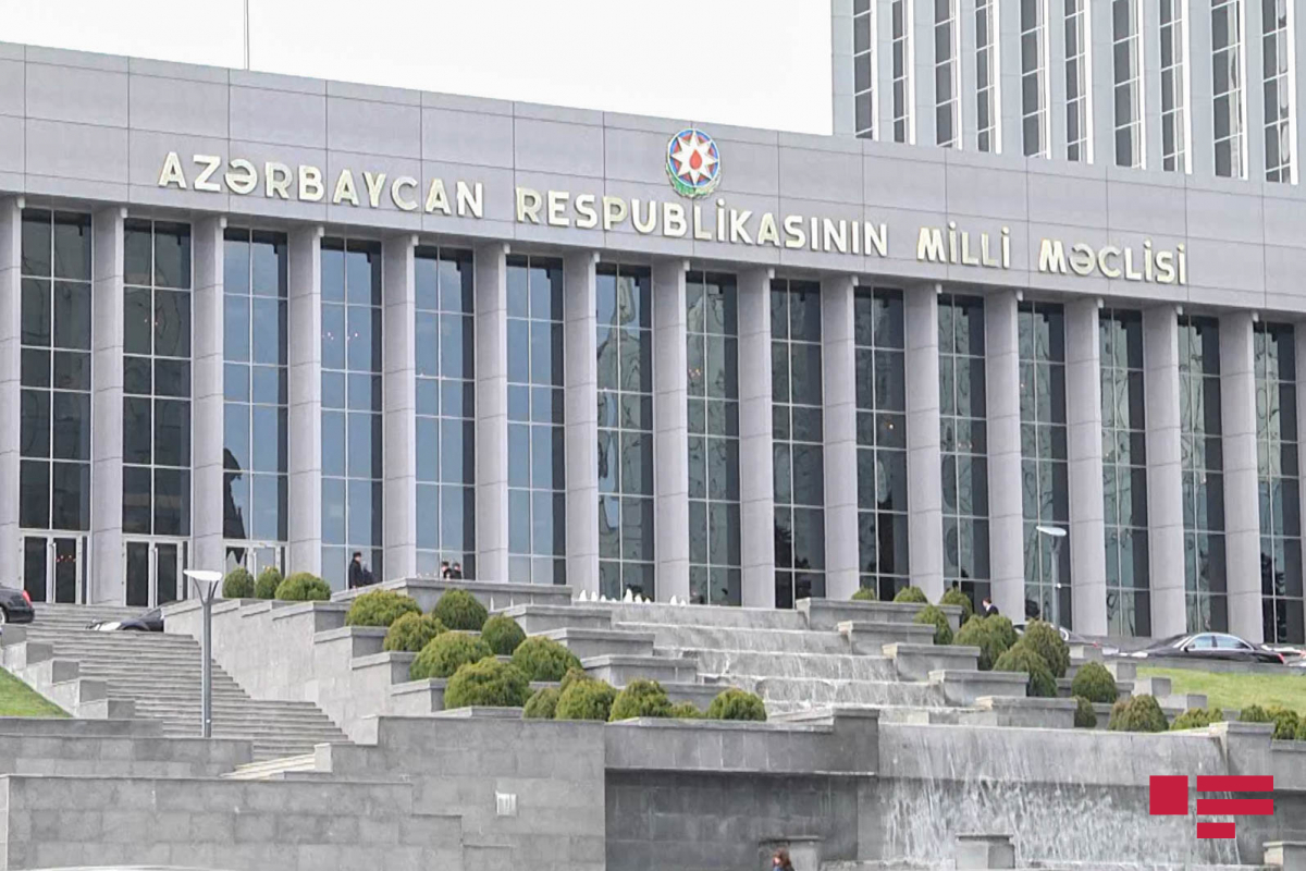 Cегодня парламент Азербайджана рассмотрит вопрос о самороспуске