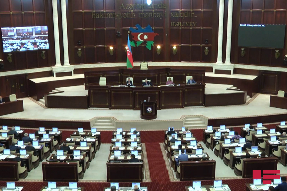 Парламент Азербайджана принял обращение к президенту в связи с роспуском Милли Меджлиса