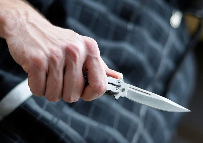 В Гяндже неизвестные ранили ножом 22-летнего мужчину