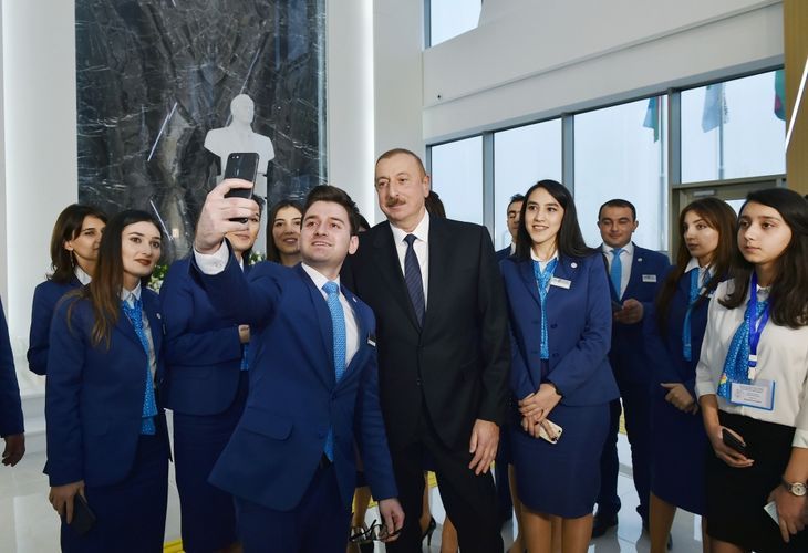 Президент Азербайджана: Перед волонтерами открыты все возможности