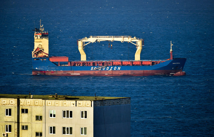 В Сингапуре арестовали российское судно попавшее под санкции США 
