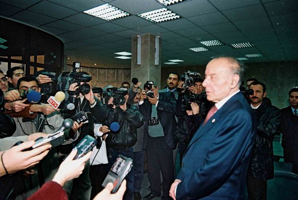 Если бы 20 лет назад Роберт Кочарян прислушался к словам Гейдара Алиева…- О ЧЕМ НЕ ЗНАЕТ ВЫСТУПИВШИЙ В БАКУ СИМОНЯН