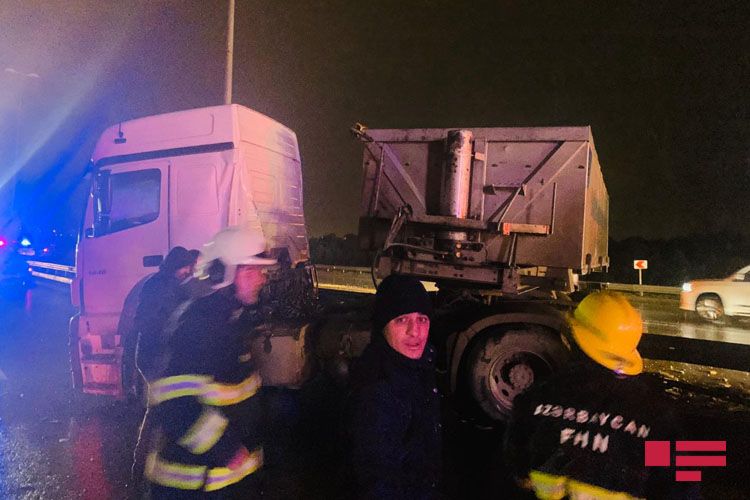 В Баку ДТП на трассе в аэропорт образовало большую пробку - ФОТО