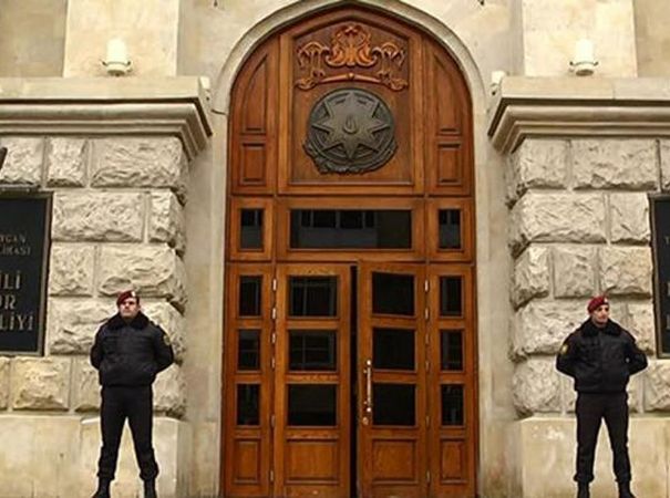 В прокуратуру отправлены материалы по факту истязания женщиной приемных детей в Баку
