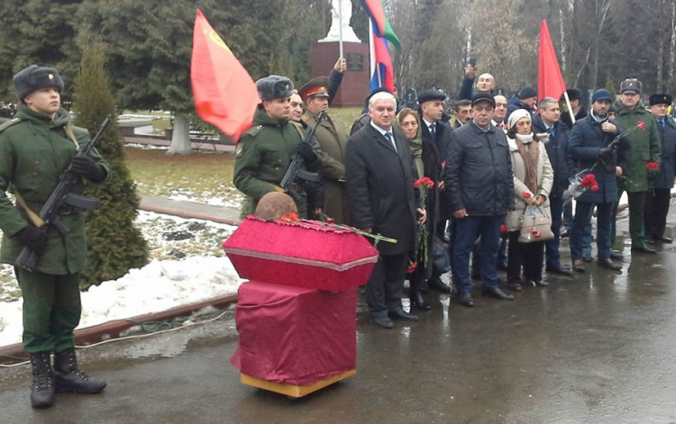В России похоронили героя-азербайджанца: РОДСТВЕННИКАМ ВРУЧИЛИ ОБУВЬ И ЛОЖКУ МЕХТИЕВА