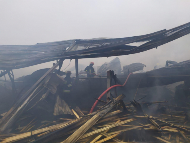 МЧС Азербайджана начал работу по демонтажу и охлаждению очагов возгорания - ФОТО