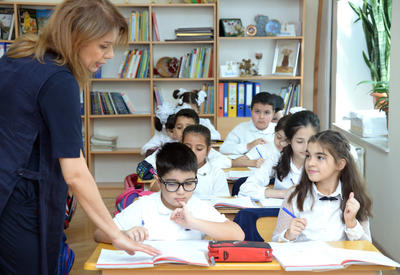 В десятках школ Баку внедряются «малые академии»
