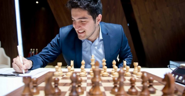 Азербайджанский гроссмейстер лидирует в Испании