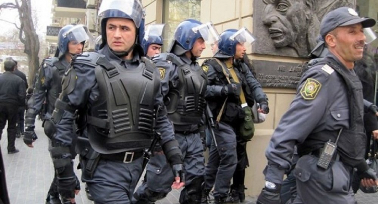 Азербайджанская полиция переходит на усиленный режим работы