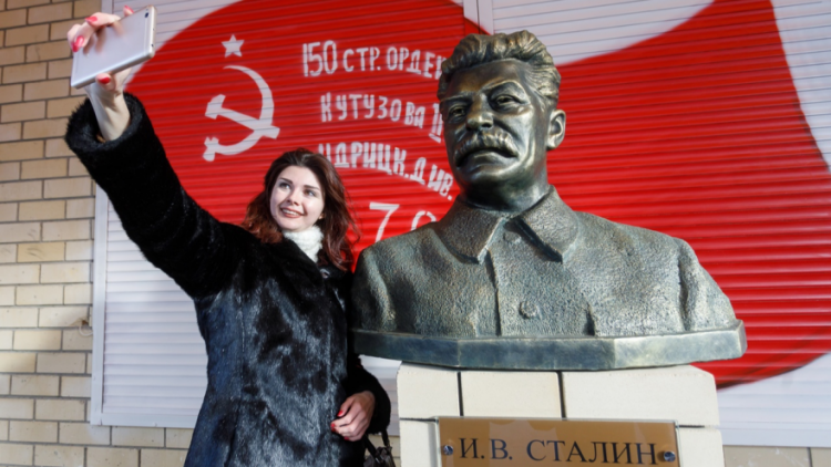 В Волгограде открыли памятник Сталину
