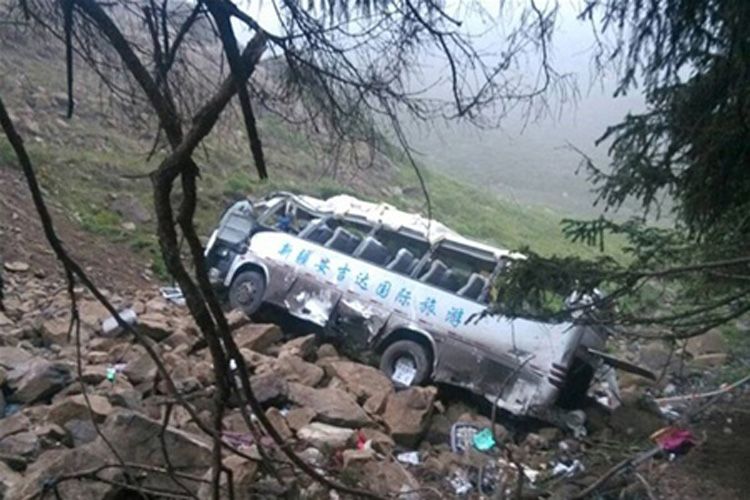 Автобус упал с обрыва на северо-востоке Китая