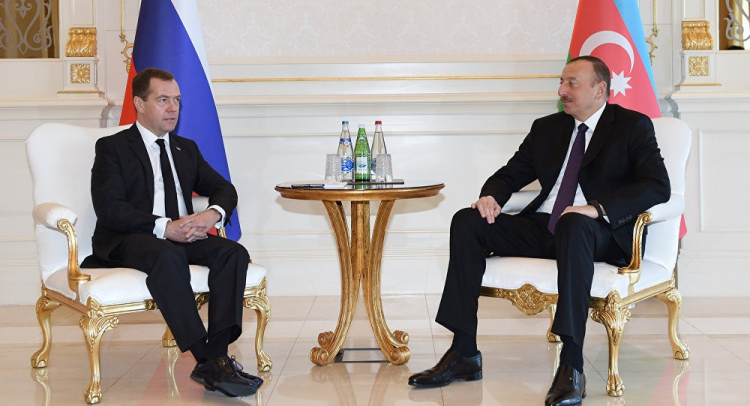 Дмитрий Медведев поздравил президента Ильхама Алиева
