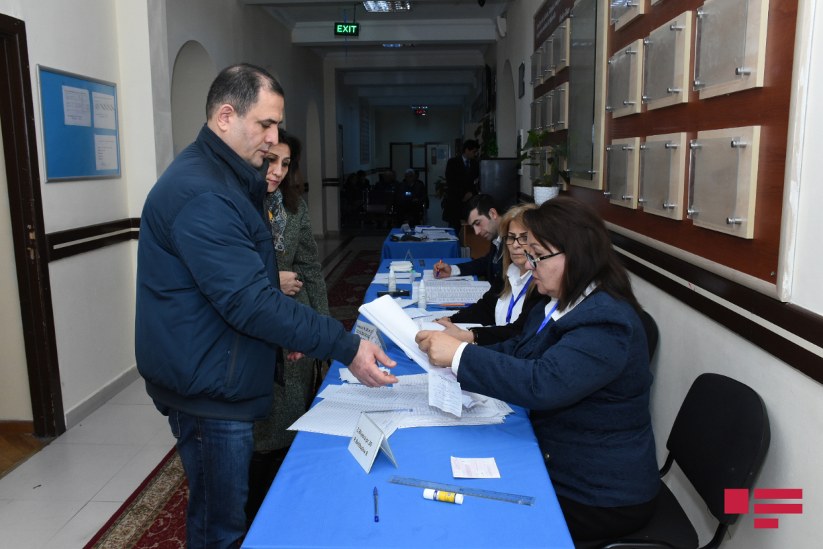 ЦИК Азербайджана обнародовал данные по активности избирателей на 15:00
