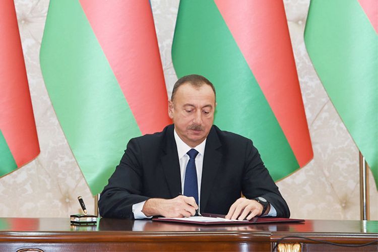 Ильхам Алиев наградил группу лиц, имеющих заслуги в развитии сельского хозяйства - СПИСОК
