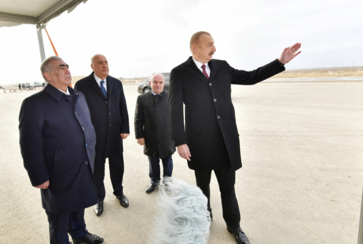 Ильхам Алиев ознакомился со строительством новой автомобильной дороги Баку-Губа-РФ - ОБНОВЛЕНО - ФОТО